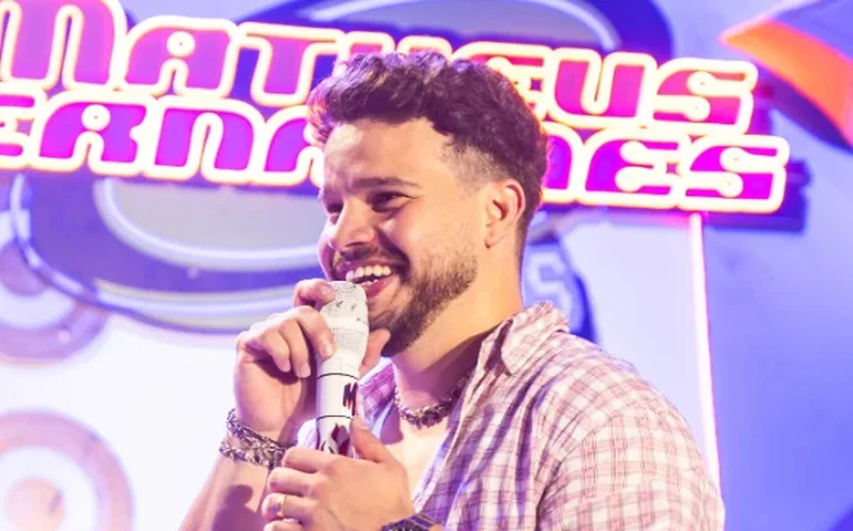 Matheus Fernandes faz São Paulo voltar à virada do século com show da label Anos 2000