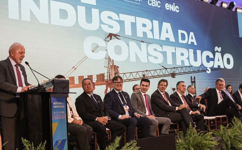 Lula defende soluções criativas para reduzir déficit habitacional