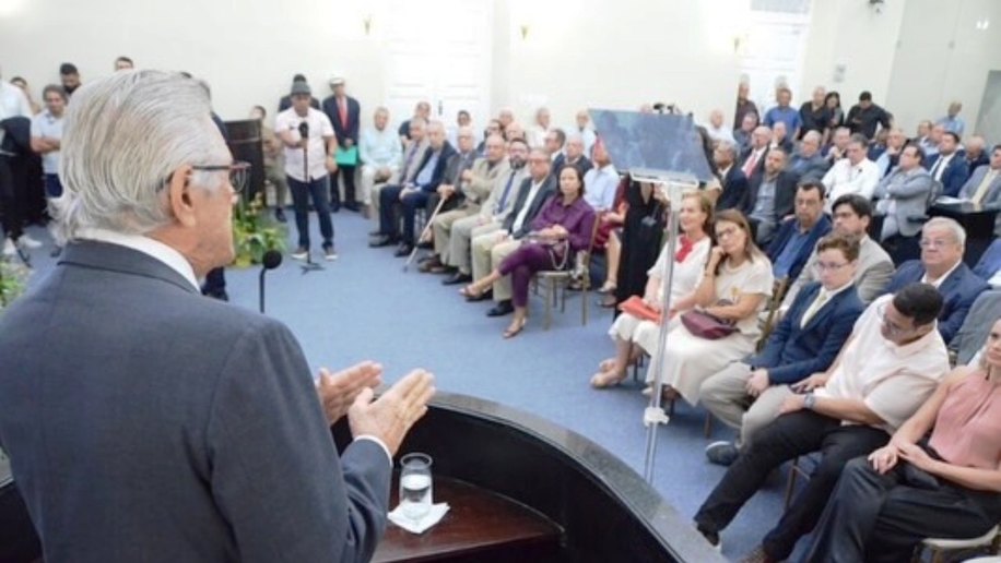 A Voz de Teo e o Espírito de Tavares Bastos