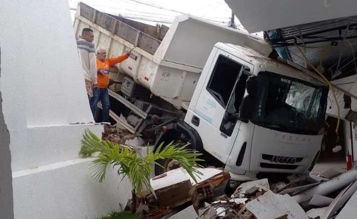 Acidente em palmeira Acidente em palmeira