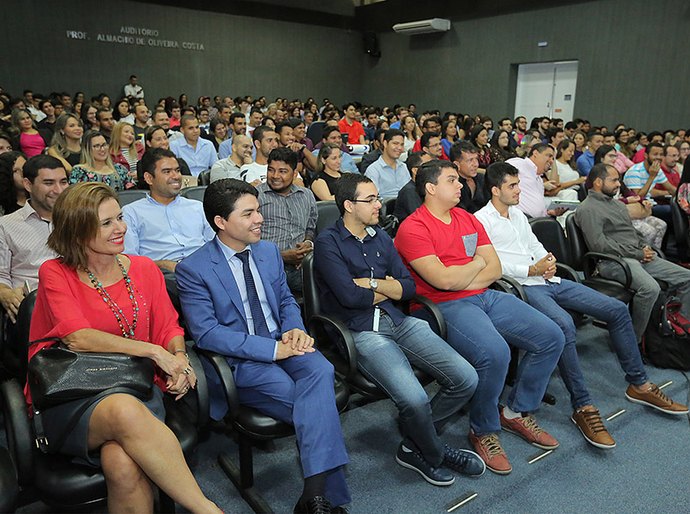 Escola da Magistratura promove debate sobre legalização da maconha