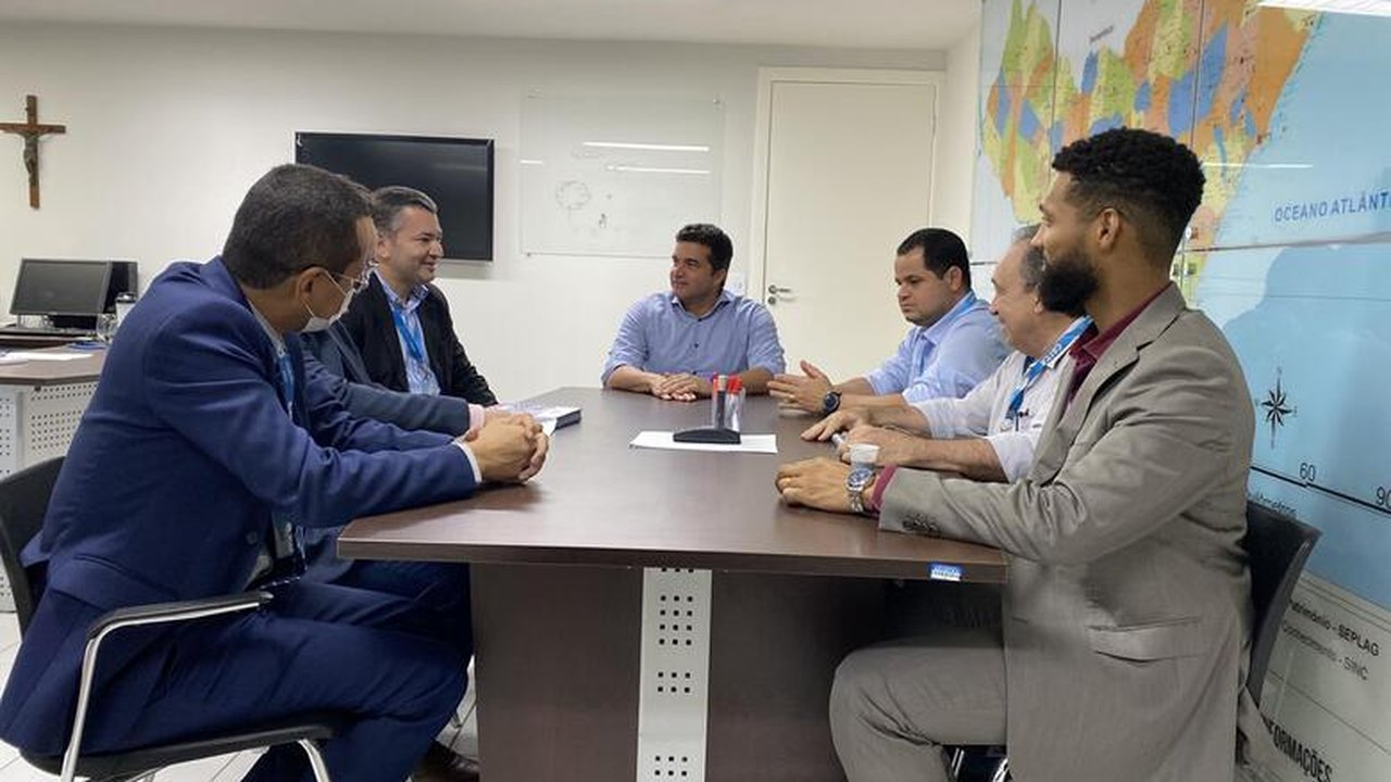 Secretário de Infraestrutura recebe representantes da Caixa para discutir convênios com o Estado