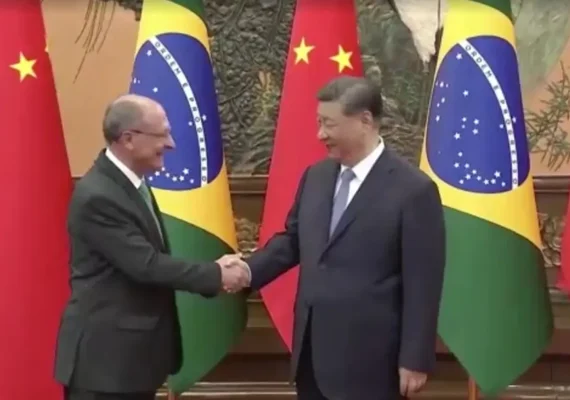 Laços entre Brasil e China 'vão muito além' das relações bilaterais, diz Xi Jinping