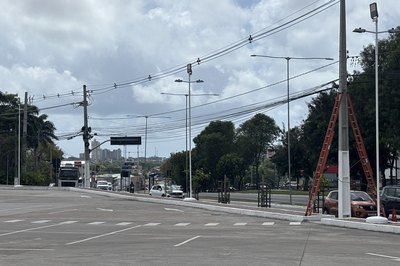 Prefeitura de Maceió já retirou mais de 44 toneladas de cabos irregulares na Avenida Durval de Góes Monteiro