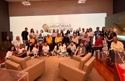 Idosos e alunos da rede pública visitam exposição histórica no Museu do TJAL