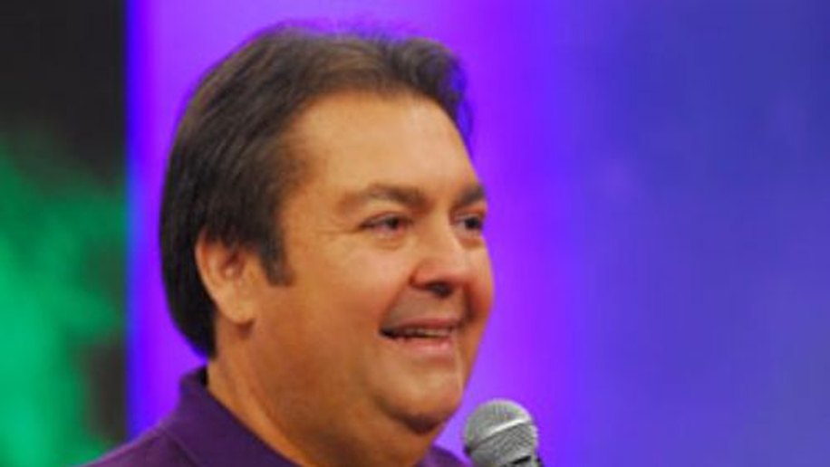 Faustão se irrita ao vivo: 'quem editou isso devia ser preso'
