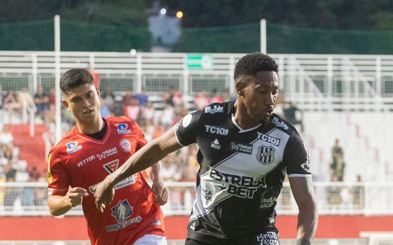Ponte Preta confirma goleiro William e meia Matheus Régis como reforços para Série B