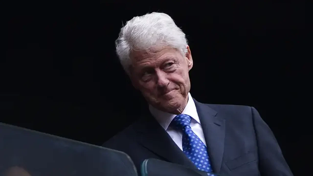 Ex-presidente dos EUA Bill Clinton é hospitalizado com febre