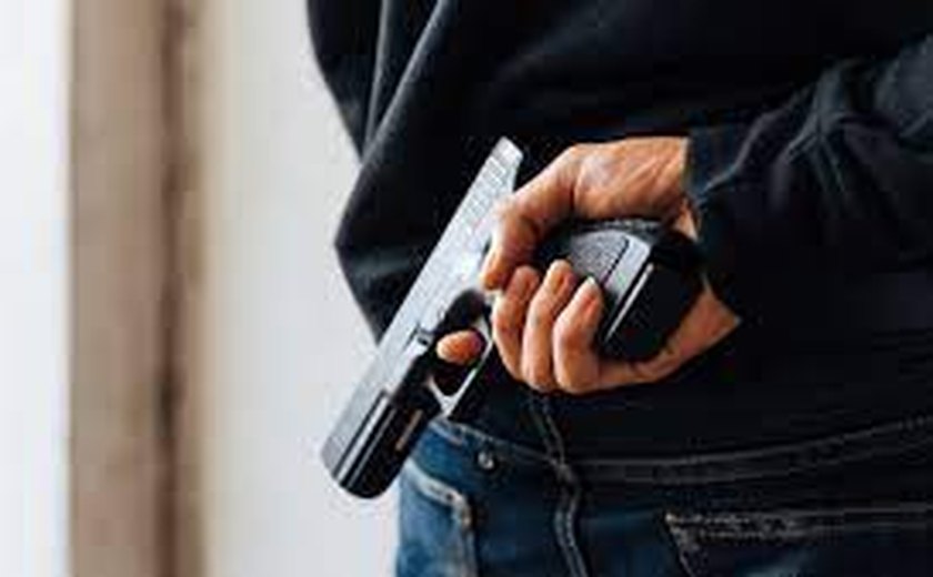 Homem é preso por porte ilegal de arma em Maribondo