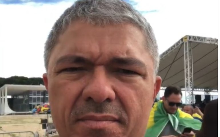 Blogueiro acusado de participar de  plano de ataque a bomba em Brasília é preso no Paraguai 