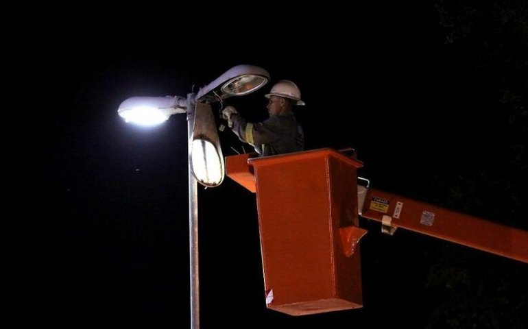 Mutirão chega ao Conjunto José Tenório para manutenção em 30 pontos de iluminação