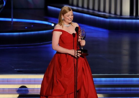 Sarah Snook leva o terceiro prêmio de atriz dramática em uma semana