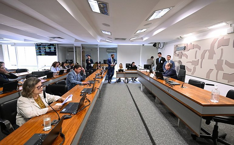 Regulamentação de protesista e ortesista ortopédico segue para votação no Plenário