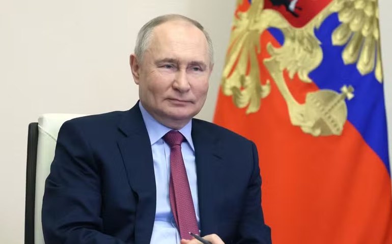 Putin sinaliza interesse em parceria Rússia-EUA para exploração de metais raros