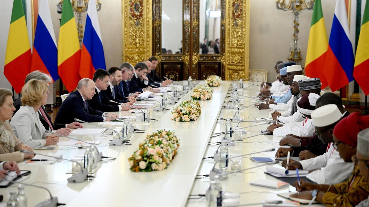Parceria com a Rússia impulsiona o processo de neodescolonização na África, avaliam analistas