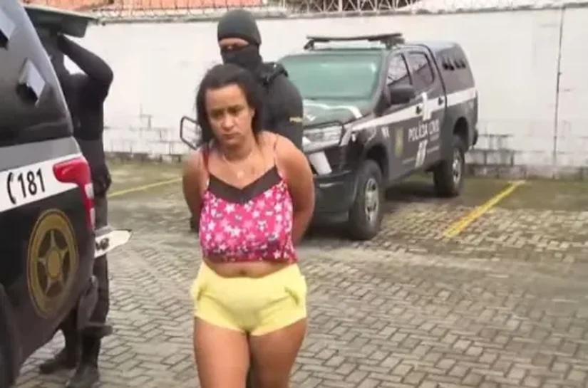 Mulher é presa suspeita de mandar matar ambulante na Praia de Pajuçara