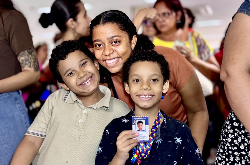 Governo de Alagoas entrega 600 documentos a pessoas com deficiência e autismo