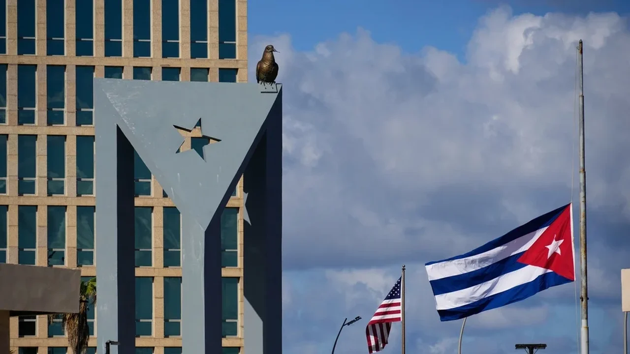 Presidente de Cuba afirma que não há negociações em andamento com os EUA após as ameaças de Trump.
