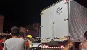 Acidente entre caminhão e caminhonete deixa homem morto em Aracaju