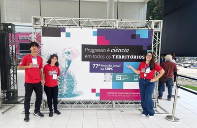 Estudantes do Sesi levam projeto de borracha biodegradável à SBPC Jovem 2025
