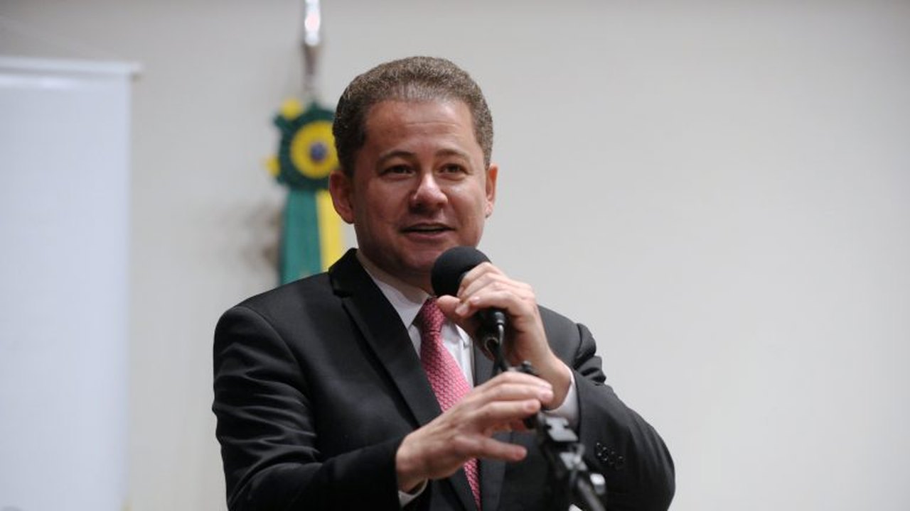 Frente da Radiodifusão vai trabalhar por regulação igual para rádio, TV e internet, afirma coordenador