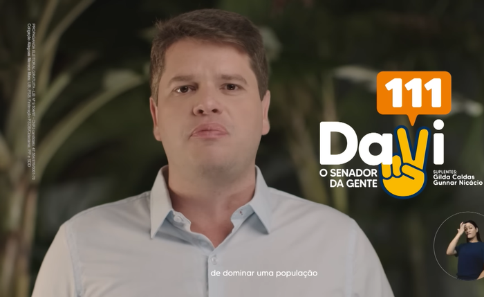 O candidato Davi Davino durante seu programa eleitoral