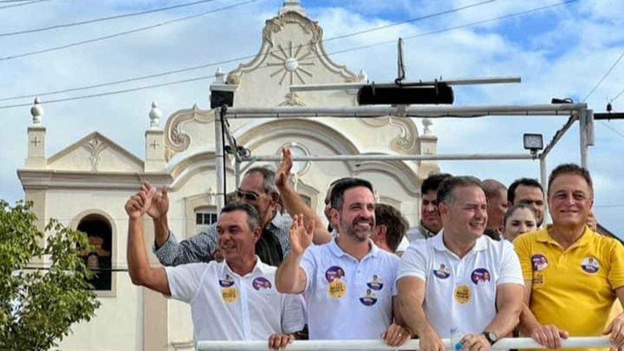 Multidão vai às ruas em Anadia prestigiar carreata do coração com Galba Novaes, Paulo, Renan e Celino