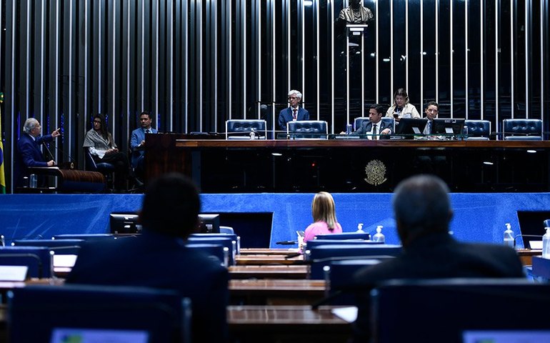 Comissão do Senado adia votação de projeto que cria teto da dívida da União