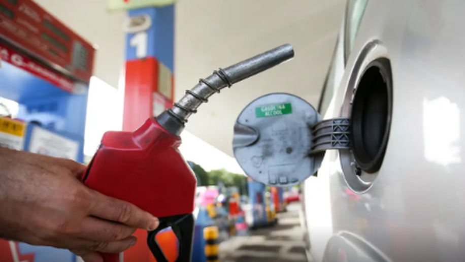 Combustível: governo prevê queda de preço se petróleo mantiver cotação