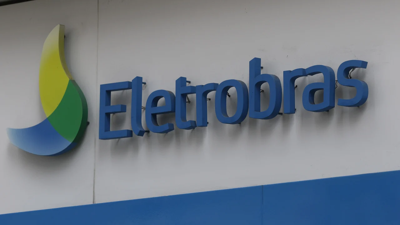 Eletrobras reverte lucro e tem prejuízo de R$ 1,325 bilhão no 2º trimestre