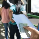 Eleições 2026: camiseta, adesivo, bandeira: o que pode usar para votar