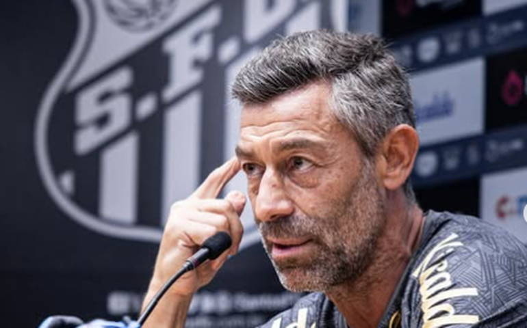 Caixinha faz cobrança por camisa 10 no Santos e Guilherme entra no coro por Neymar