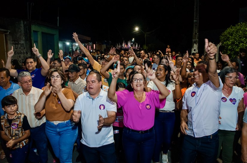 Edilza arrasta multidão na maior caminhada da história de Lagoa da Canoa
