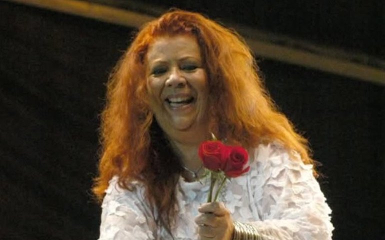 No dia em que completaria 80 anos, Beth Carvalho é celebrada por sambistas