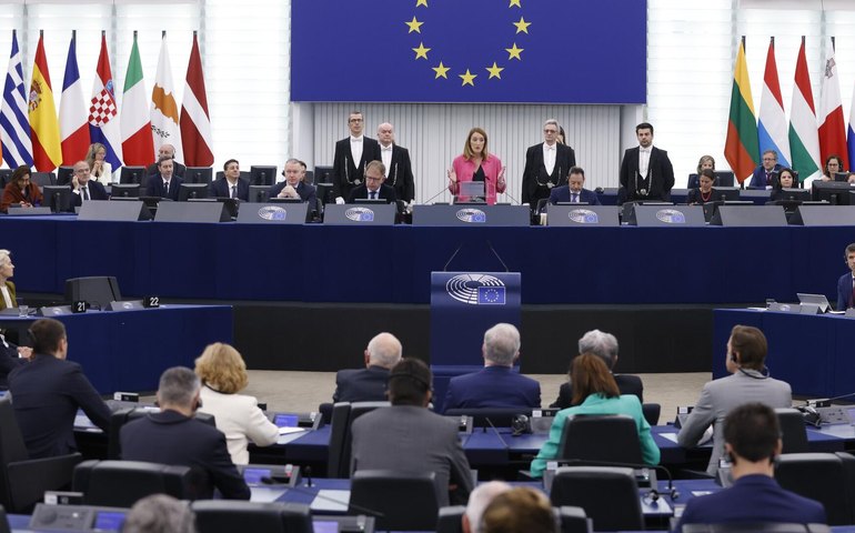 Deputados iranianos reagem com indignação à resolução do Parlamento Europeu