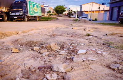 Prefeito Júlio Cezar autoriza nesta quarta (29) início das obras de drenagem e pavimentação no Sabiá