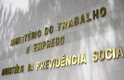 Governo notifica patrões sobre atraso do FGTS de empregadas domésticas