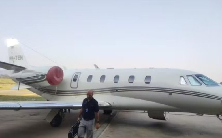 Avião de Gusttavo Lima é apreendido em Operação Policial que investiga lavagem de dinheiro e jogos ilegais