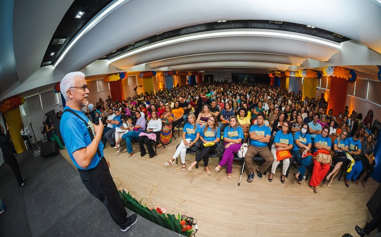 Jornada pedagógica reúne mais de 1,5 mil profissionais no primeiro dia de evento