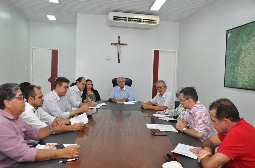Poder público, Igreja e Acesa discutem preparativos para a Festa da Padroeira