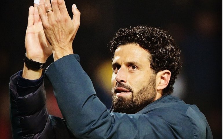 Marselha x Lyon é adiado no Francês após ataque a ônibus e ferimentos no técnico Fabio Grosso