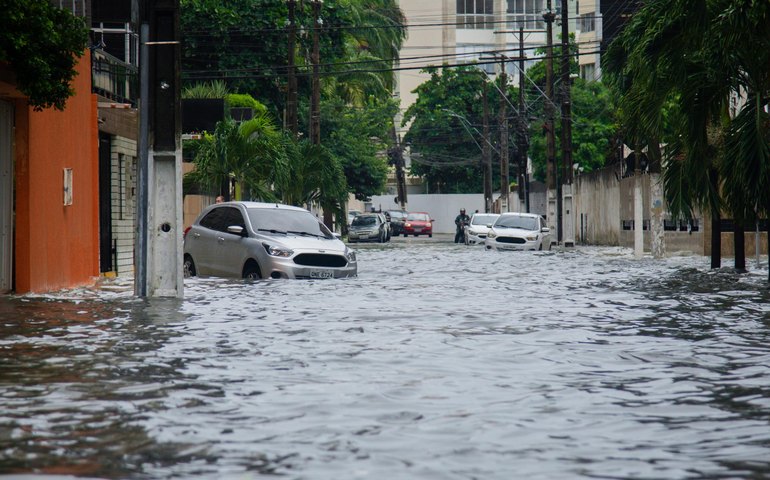  Defesa Civil Estadual alerta sobre alagamentos em Maceió 