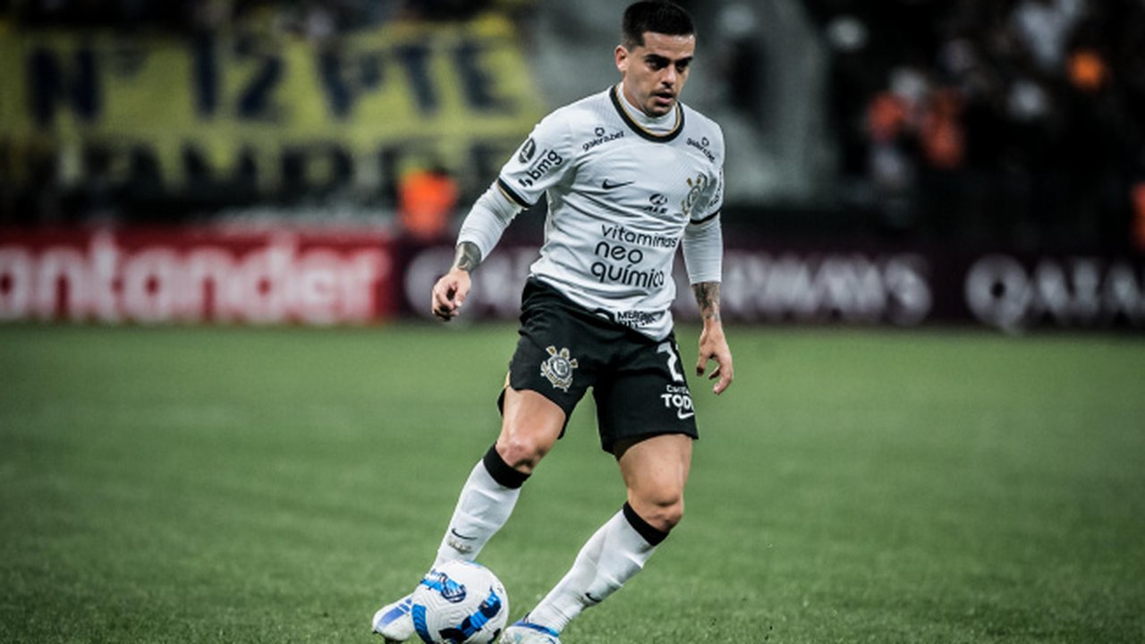 Fagner volta a treinar e Giovane vira baixa por lesão no Corinthians