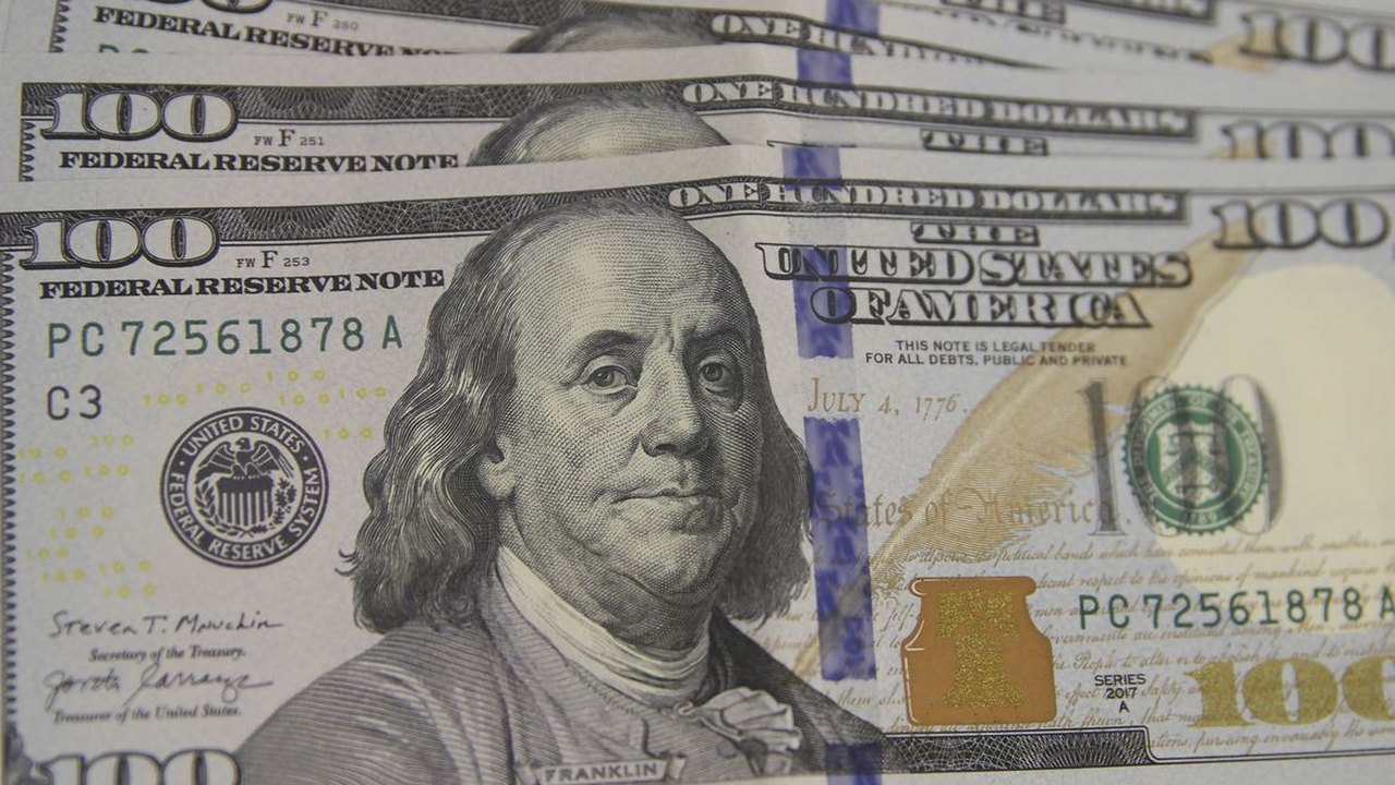 Dólar cai para R$ 5,42 e atinge menor valor em mais de um mês