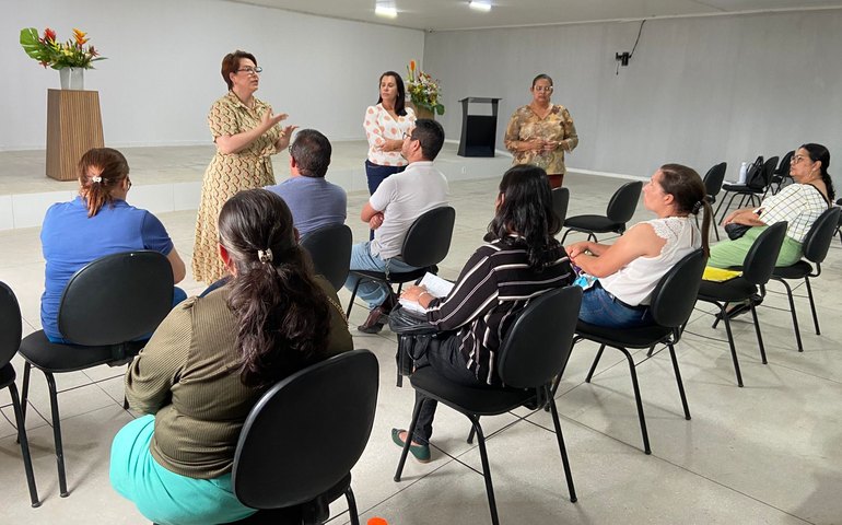 Tainá Veiga se reúne com diretores e anuncia reforço na segurança das escolas de Lagoa da Canoa