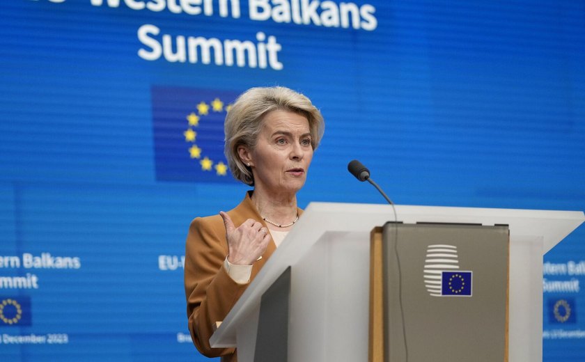 UE vai esperar até agosto para impor retaliação a tarifas de Trump, diz Von der Leyen