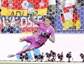 Destaque da Copa, goleiro do Paraguai abre portas para Torino