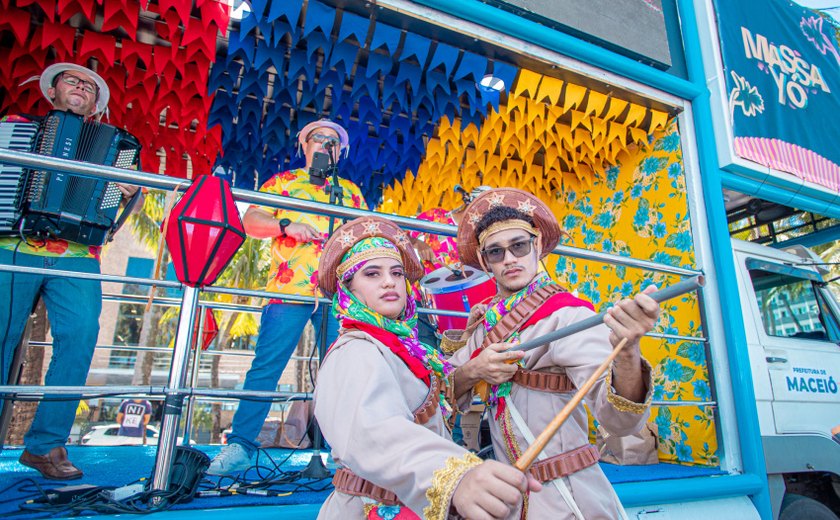 Caminhão do Forró agita Maceió em 18 dias de festa