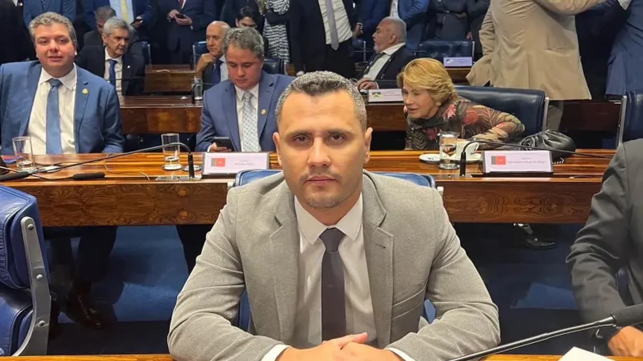 Cleitinho quer acabar com taxa de licenciamento anual de veículo