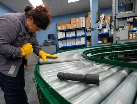 Contratações lentas encerram um ano frustrante para os candidatos a emprego, embora o desemprego caia para 4,4%